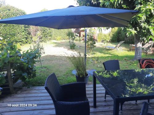 VILLA DE PLAIN PIED ET STUDIO CLIMATISES , AU CALME , 6 PERSONNES MAXIMUM POUR LE MEME GROUPE, A 7mn DU GOLF ET DE LA PLAGE