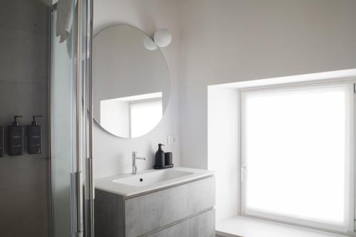 Bilik mandi di Borgo Gemona Luxury Suites