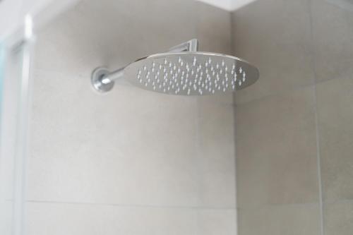 Bilik mandi di Borgo Gemona Luxury Suites
