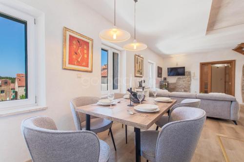 vLove Story - Luxury Downtown Apartment