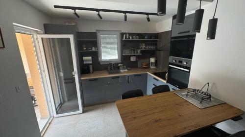 Apartment's Tatjana