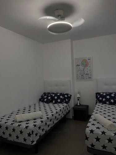 Ένα ή περισσότερα κρεβάτια σε δωμάτιο στο Alojamientos centro