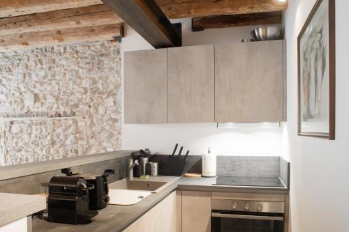 Dapur atau dapur kecil di Borgo Gemona Luxury Suites