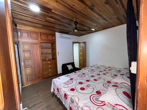 a bedroom with a bed and a wooden ceiling at Villa Mercedes in La Dorada