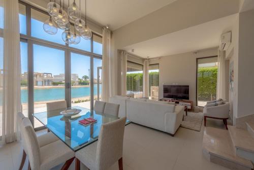 The Lake View Villa 4BR at Tawila El Gouna