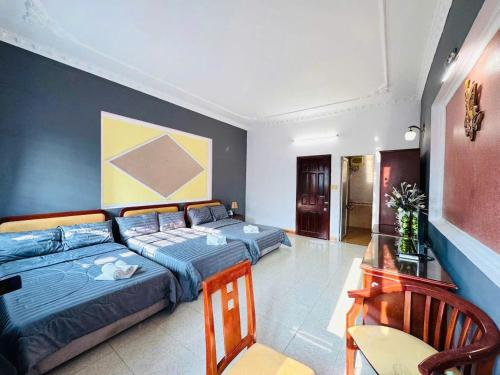 Ένα ή περισσότερα κρεβάτια σε δωμάτιο στο The Warm khách sạn bãi sau giá rẻ