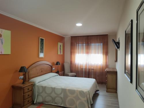a hotel room with a bed and a window at Apartamento Perla 2000 in Portonovo