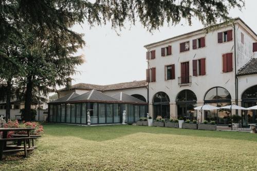 Κήπος έξω από το Villa Palma by AGF Hotels