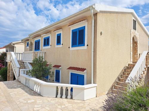 Apartment Frani 2 (Pag, Croatia, 2+2, free parking)