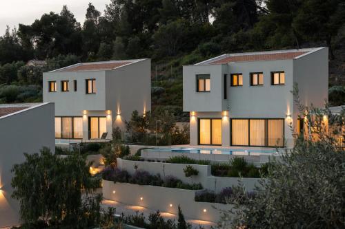 Φωτογραφία από το άλμπουμ του Olive Grove Suites - Villas with private pool and garden στη Νικήτη