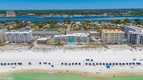 Gallery image of Aqua Villa #105 Beachside 2 bedroom condo in Fort Walton Beach