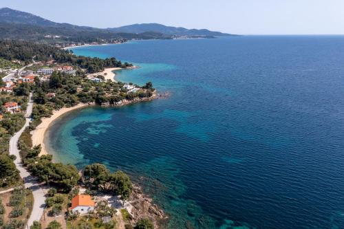 Φωτογραφία από το άλμπουμ του Olive Grove Suites - Villas with private pool and garden στη Νικήτη