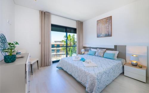 Beach 1Min! & Pool - Private Parking, AC & WiFi