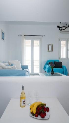 Ποτά στο Ultramare Mykonos Beachfront House with 2 Outdoor Tubs