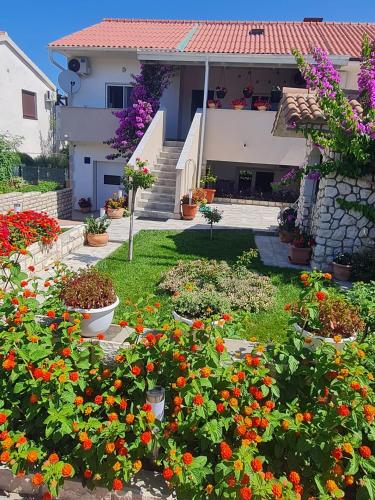 Apartman "Flower Garden"