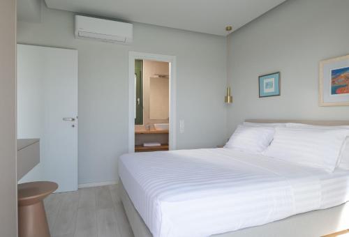 Φωτογραφία από το άλμπουμ του Olive Grove Suites - Villas with private pool and garden στη Νικήτη