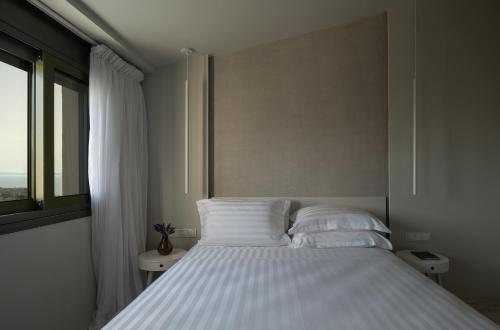 Φωτογραφία από το άλμπουμ του Olive Grove Suites - Villas with private pool and garden στη Νικήτη
