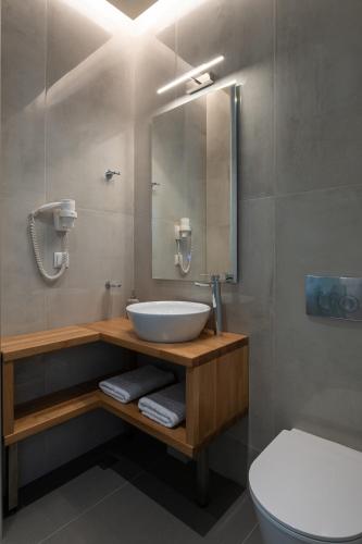 Φωτογραφία από το άλμπουμ του Olive Grove Suites - Villas with private pool and garden στη Νικήτη
