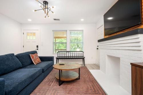 Gallery image of Chic 3BR Bungalow with Screened Porch & Patios in Atlanta