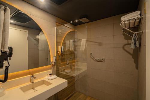 Un baño de Best Western Izmir Hotel