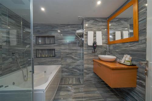 Un baño de Best Western Izmir Hotel