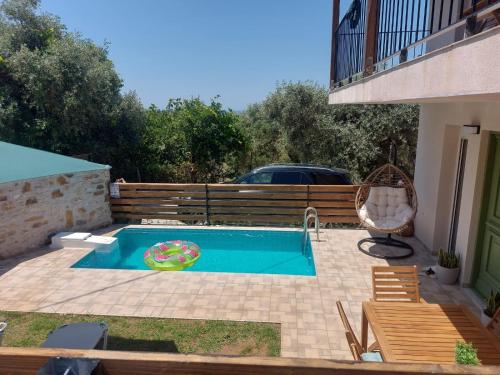 Φωτογραφία από το άλμπουμ του Abigails Pool House σε Kallirákhi