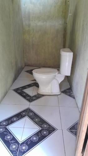 a bathroom with a toilet in the corner of a room at casa de descano in Belém