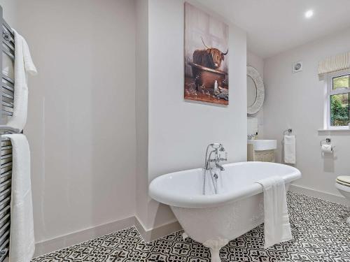 Bilik mandi di 2 Bed in Snowshill 95825