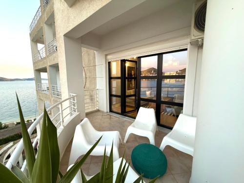 Μπαλκόνι ή βεράντα στο Limani Luxury Apartments Beachfront