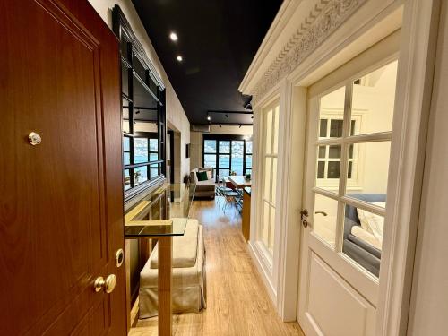 Η κουζίνα ή μικρή κουζίνα στο Limani Luxury Apartments Beachfront