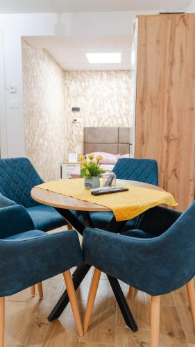 Svetainės erdvė apgyvendinimo įstaigoje Apartman Lili Centar