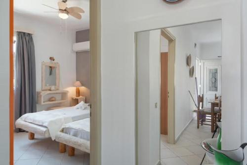 Кровать или кровати в номере Kalliopis Apartment