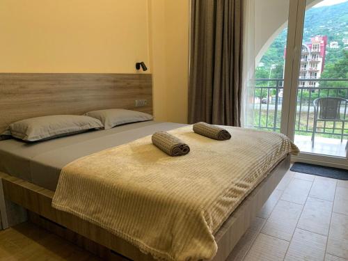 Giường trong phòng chung tại Gonio N206 Sea view Beachfront Terrace