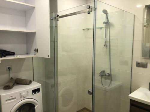 Phòng tắm tại Gonio N206 Sea view Beachfront Terrace