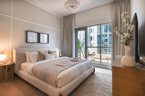 Ένα ή περισσότερα κρεβάτια σε δωμάτιο στο The Fountain Views Suite in Downtown Dubai