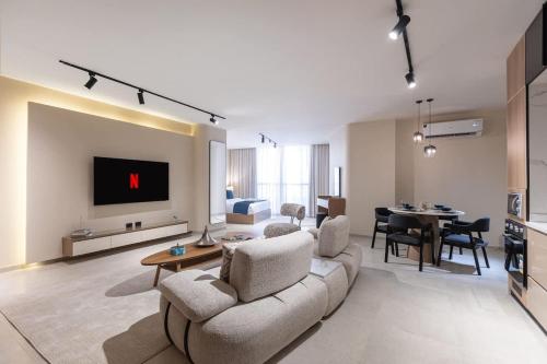 Luxury Smart Studio King Bed By Beithady BH-26-103