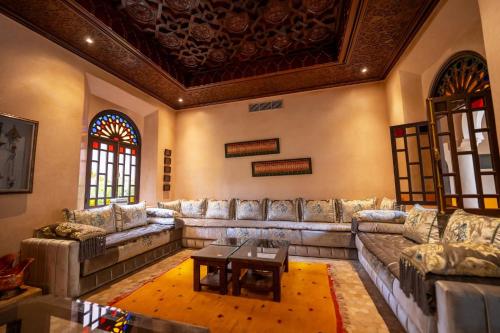 Un lugar para sentarse en Al Fassia Aguedal