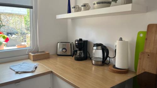 Kemudahan buat kopi dan teh di Blue Penguin - Offer for Digital nomads