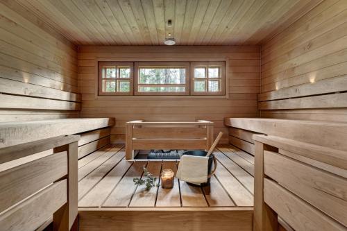 a sauna with a bench in a wooden cabin at Lapland Fellas - Äkäslompolo in Äkäslompolo