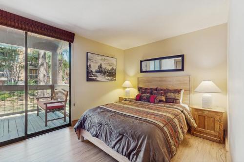 Ένα ή περισσότερα κρεβάτια σε δωμάτιο στο Silver Strike at Northstar