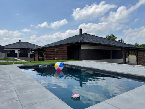 Home by the Pool & Garden