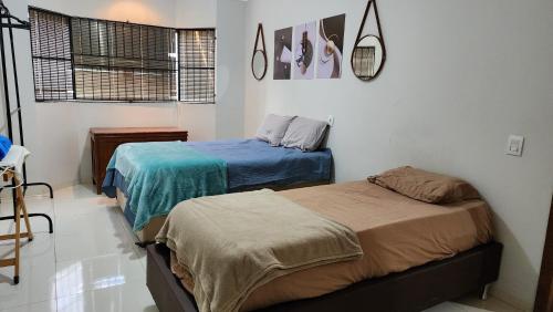 Giường trong phòng chung tại Casa confortável, com 3 quartos, bem localizada!