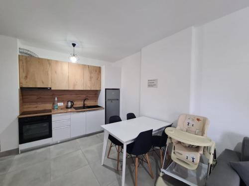 Η κουζίνα ή μικρή κουζίνα στο Sebo Apartment for rent Shengjin Albania