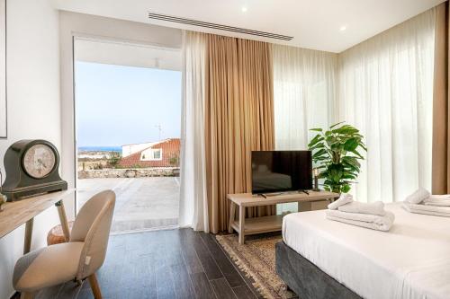 Deluxe Suite with Spa Bath