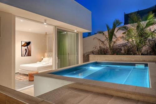 Deluxe Suite with Spa Bath