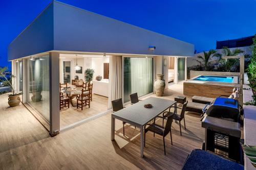 Deluxe Suite with Spa Bath