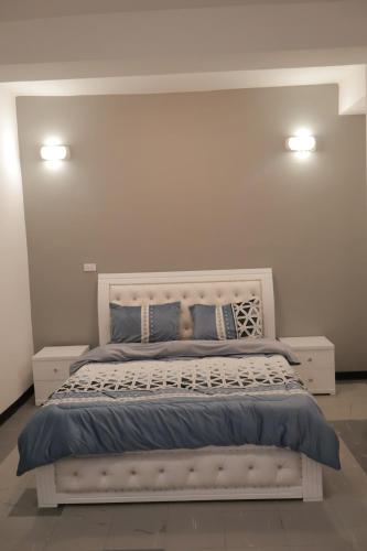 Ένα ή περισσότερα κρεβάτια σε δωμάτιο στο Kidist 5BR Duplex Apartment