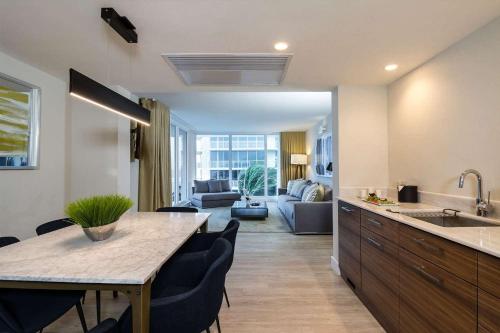 a kitchen and living room with a table and chairs at B Ocean Resort Fort Lauderdale Beach in Fort Lauderdale