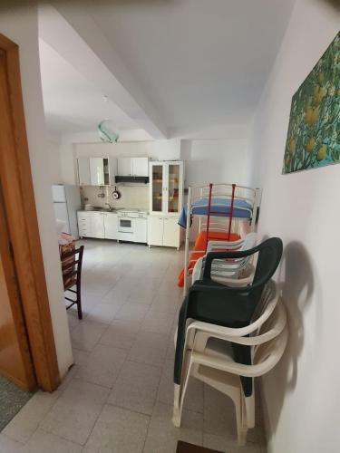 a room with a table and chairs and a kitchen at riace mare 1 in Riaci Capo