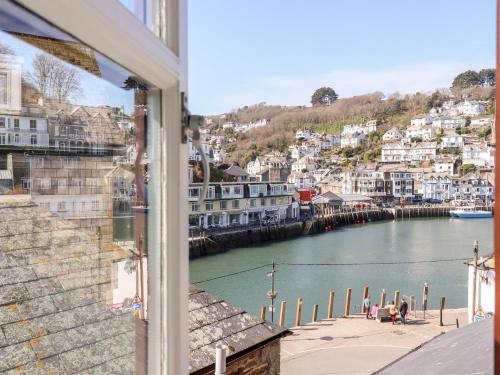 a view of a river from a building at Smugglers Loft in Looe